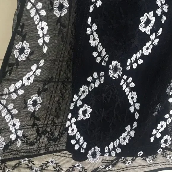 White House Black Market Sheer top. Size XXS - Picture 4 of 6